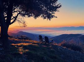 100 Mile View-Fire Pit, Romantic, Peaceful, Private, ξενοδοχείο σε Crestline