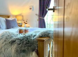Bluebell Cottage with Hot Tub, feriehus i Ballachulish