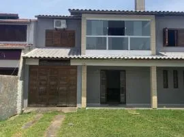 Casa com 4 quartos e piscina pra aproveitar