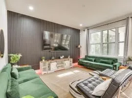 3 Mi to USF Dog-Friendly Home with Large Yard