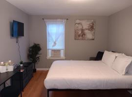 The Residence Room # 2 at The West End *NEW Private Room Close to Downtown, heimagisting í Providence
