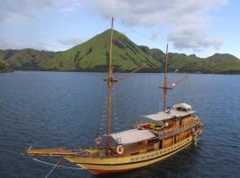 Phinisi Floresta Komodo, barco em Labuan Bajo