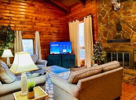 Cozy cabin close to Virginia Tech and Radford University, hotell i Radford