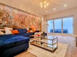 Heart of Brighton 4 Bed 4 Bath & Parking