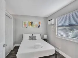 Rustic Retreats Modern 1BR for 4 guests in the heart of Fort Lauderdale
