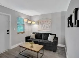 Rustic Retreats Beachy 1BR for 4 guests in the heart of Fort Lauderdale