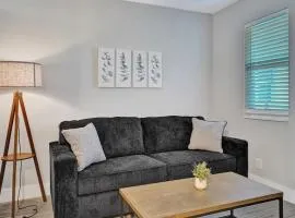 Rustic Retreats Modern 1BR for 4 guests in the heart of Fort Lauderdale