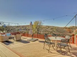 Medicine Park Getaway Kayaks, Deck and Mtn Views!