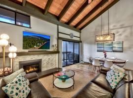 사우스 레이크 타호에 위치한 호텔 Private beach, Close to ski, Resort Amenities!