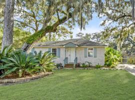 Sago Palm Cottage, vacation home in Saint Simons Island