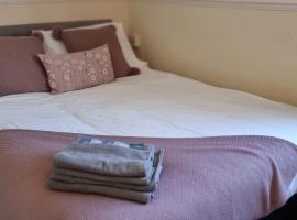 En-suite with it's own Private Entrance in Ramsgate, hotel en Kent