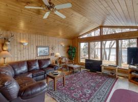 Two Lakefront Whitefish Chain Cabins for price of one, hotel in Cross Lake