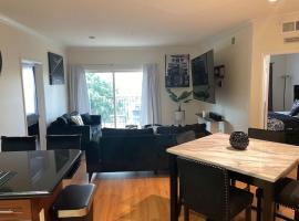 Luxury 2 bedroom apartment in downtown LA!, hotel with jacuzzis in Los Angeles