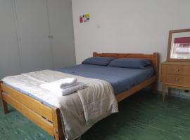 Habitaciones con baño compartido en Departamento Mid Century Modern, hospedagem domiciliar em Mendoza