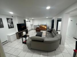 Cozy Spacious Guest Suite, lägenhet i Englewood