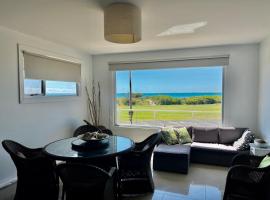 Sea Retreat - Esplanade Available Xmas 2023 and 2024 Summer, hotel in Robe