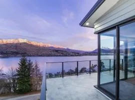Luxury Retreat at 5 on The Hill Queenstown