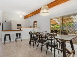 Light & Bright Pet Friendly Beachside Haven in Old Dawesville