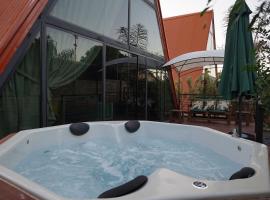 NOVÍSSIMOS Chalés Alto Padrão com Jacuzzi no Centro de Bonito, chalet i Bonito