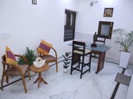 divine India Service Apartment 1Bhk,L-36B,Saket, íbúð í Nýja Delí