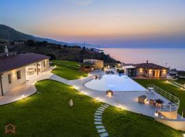 Villa di lusso con piscina a sfioro vicino Cefalù, hotel in Santo Stefano di Camastra