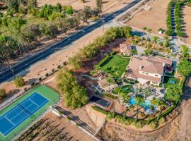 Villa Verdot by AvantStay Spectacular 6 BR Estate w Pool, Hot Tub, Tennis& B-ball Courts, hotel dengan parkir di Sage