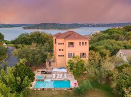 Hudson by AvantStay Magnificent Home w Beautiful Views Multiple Living Areas Pool Games, cottage in Austin