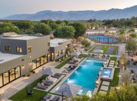 Mesquite38 by AvantStay Incredible Estate w Pool, Bar, Tennis & Golf, villa in Sandy Korner