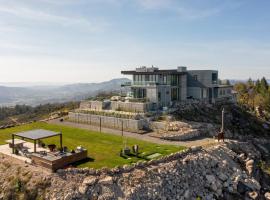 Belleza by AvantStay Hilltop Mansion w Pool Panoramic Views Ultra Modern Interior, ξενοδοχείο σε Glen Ellen