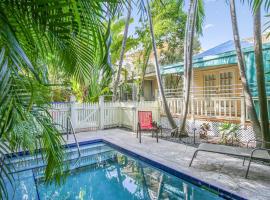 Paradise Place by AvantStay Key West Old Town Condo w Shared Pool, hótel í Key West