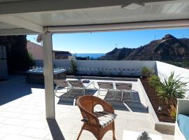 Casa Platero - Bungalow with Jacuzzi and pool, hotel in La Playa de Tauro
