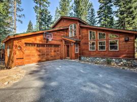 Moosetrack by AvantStay Cozy Cabin In The Of Tahoe Donner w Hot Tub, hotel near Tahoe Donner Golf Course, Truckee