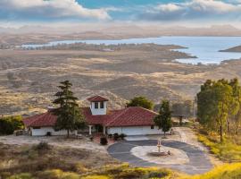 Slice of Heaven by AvantStay Breathtaking Views, villa in Temecula