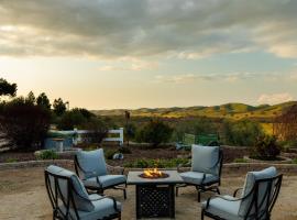 Olive Ranch by AvantStay Enjoy Sunsets over the Valley 4.5 Acre Ranch Home、パソロブレスの駐車場付きホテル