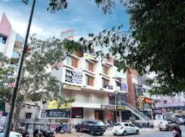Hotel Lee Grand , Anand