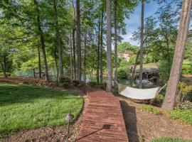 Lakeside Landing by AvantStay Private Dock, holiday home in Mooresville