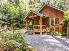 The Cottage at Herons Roost by AvantStay, hotel s parkiriščem v mestu Langley