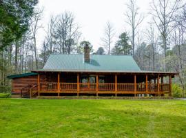 Twin Creeks Lodge by AvantStay 33 Acre Retreat, בית נופש בברוורד