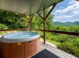 Among the Clouds by AvantStay Views Hot Tub