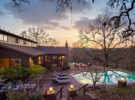 Gable by AvantStay Beautiful 3.5 Acre Oasis w Gorgeous Views Pool Hot Tub, casa de campo em Santa Rosa