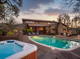 Gable by AvantStay Beautiful 3.5 Acre Oasis w Gorgeous Views Pool Hot Tub, hotel sa Santa Rosa