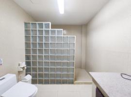 Hidaway Resort, Hotel in Pundaquit