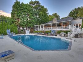 Sip Sip Away by AvantStay Pool Hot Tub, casa 