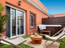 Suites Maestranza Santas Patronas - Penthouse with jacuzzi and parking, hotel with hot tubs in Seville
