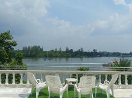 Funky Crab The River