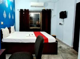 Chinar Park Guest House, гостьовий будинок у місті kolkata