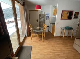 Studio avec coin montagne 4 personnes Orelle 3 Vallées - Spa & Piscine - Apt 006, hotel a Orelle