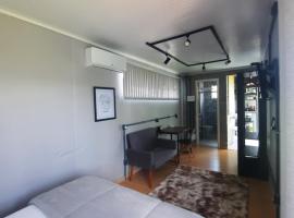 Container Guesthouse - 1, apartment in Urubici