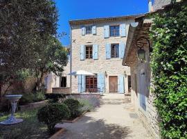 Maison de Caractère de Village, hotel in Barjac