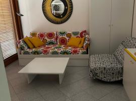 Appartamento Porto Azzurro 5/6 beds，位于阿祖罗港的酒店